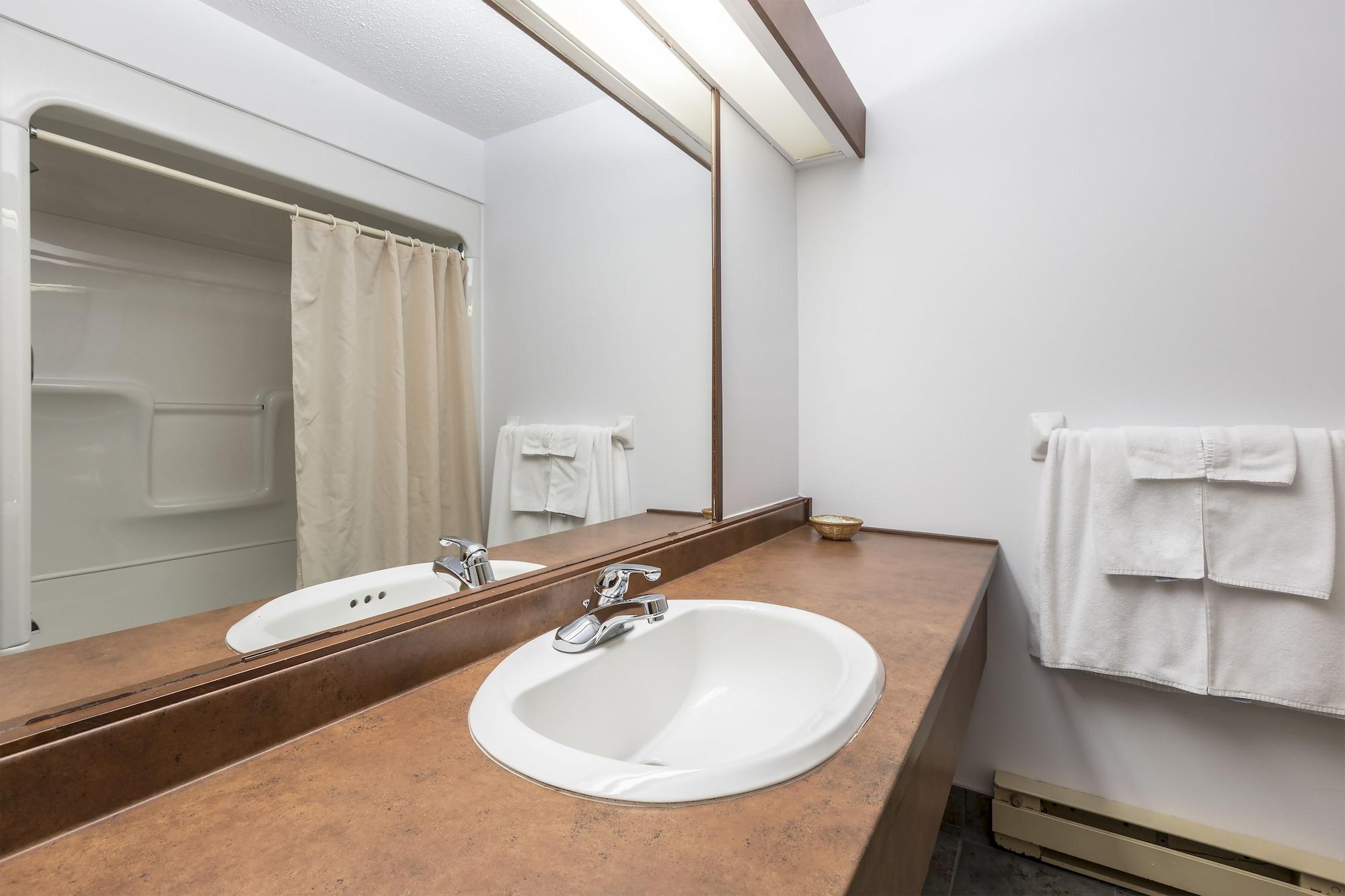 Hotel Baie Saint Paul Esterno foto