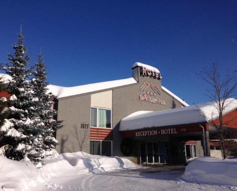 Hotel Baie Saint Paul Esterno foto
